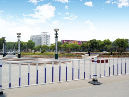 道路護(hù)欄定制價(jià)格安誠(chéng)護(hù)欄廠家為您提供